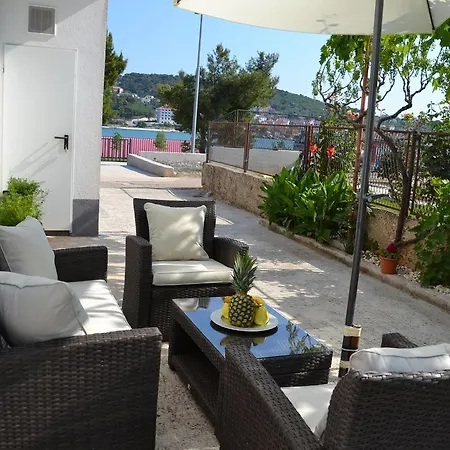 Kate Apartman *